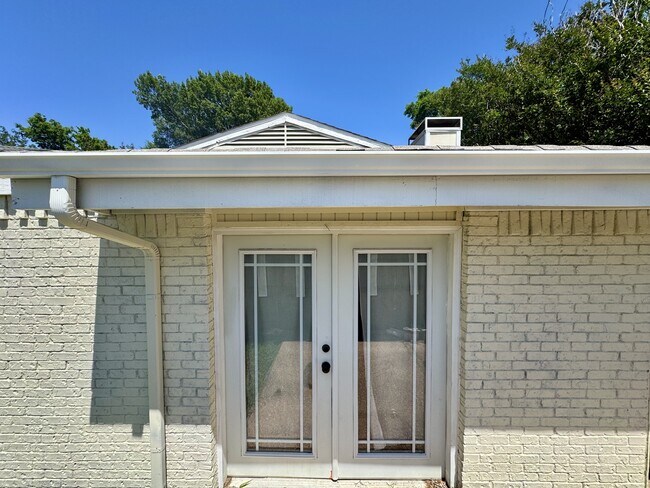 Foto del edificio - 2800 Springleaf Ct