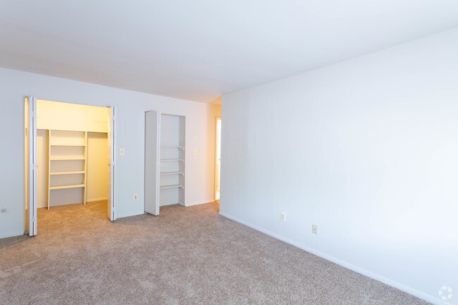 2BR, 2BA - 1100 SF - St. Charles at Olde Court Apartments