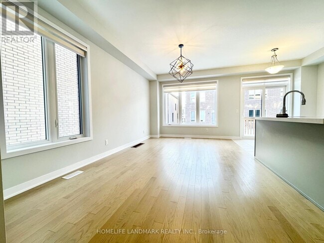 Photo du bâtiment - 12 Harvey Bunker Cres