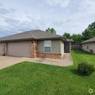 Building Photo - 4361 W La Siesta St