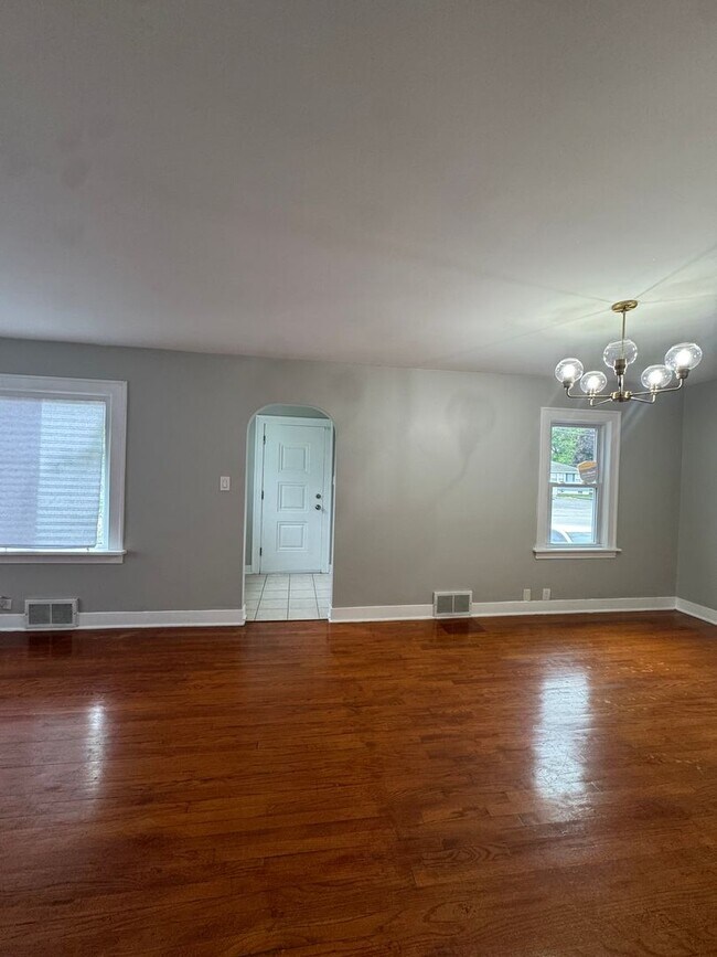 Foto del edificio - Beautiful 3-bedroom house for Rent AVAILAB...
