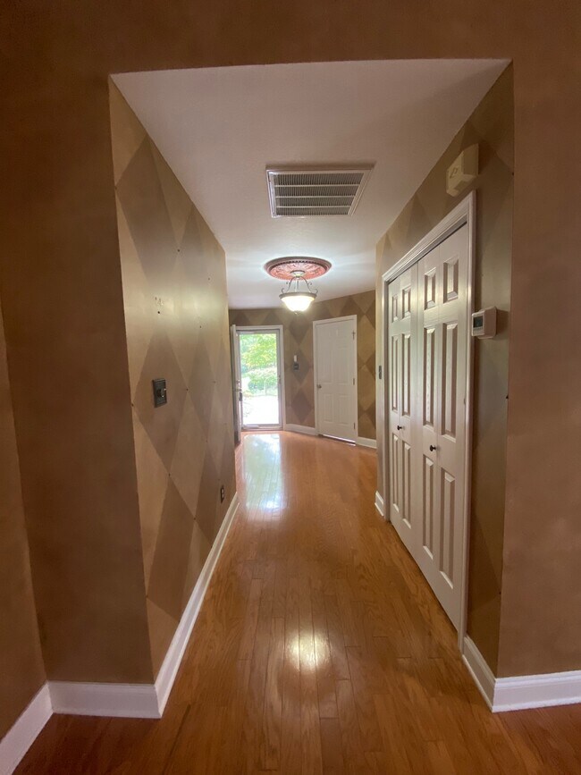 Foto del edificio - 2588 Moss Creek Rd