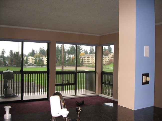 Building Photo - Bitterlake Condo