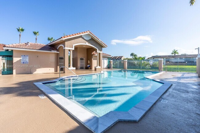 Foto del edificio - 6475 SW 130th Plz