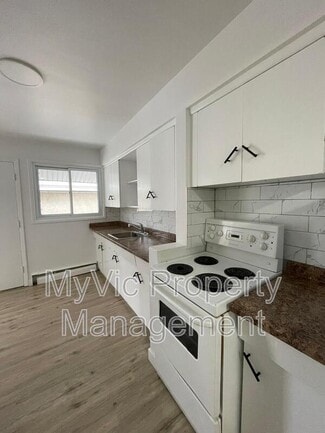 Building Photo - 11218-11124 124 St