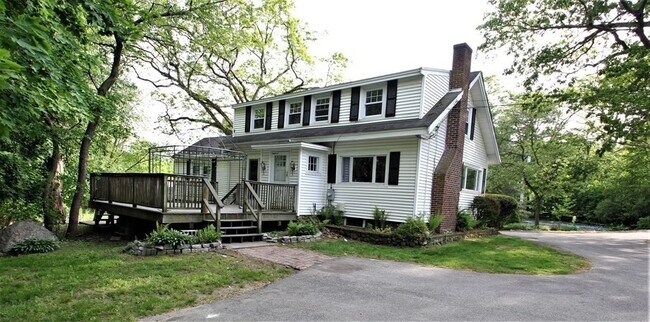 Building Photo - 4 Concord St