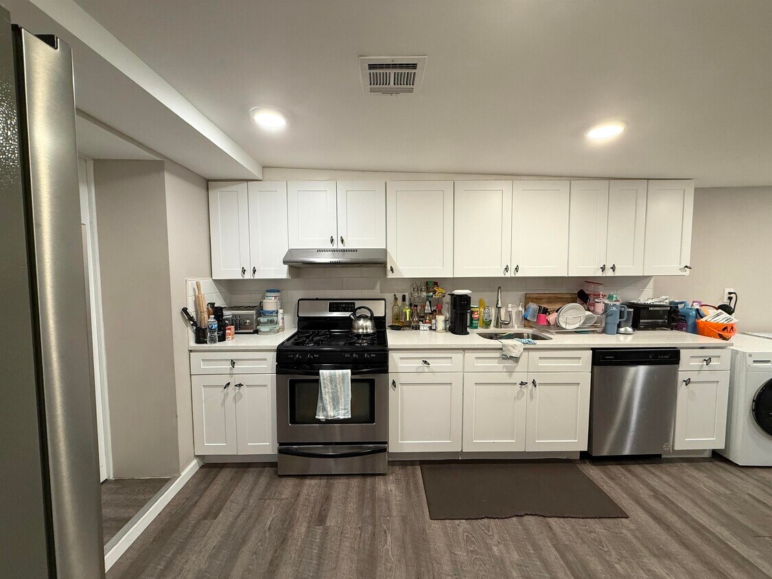 Foto principal - 327 Whiton St