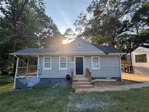 Building Photo - 1431 Lorenzo Dr SW