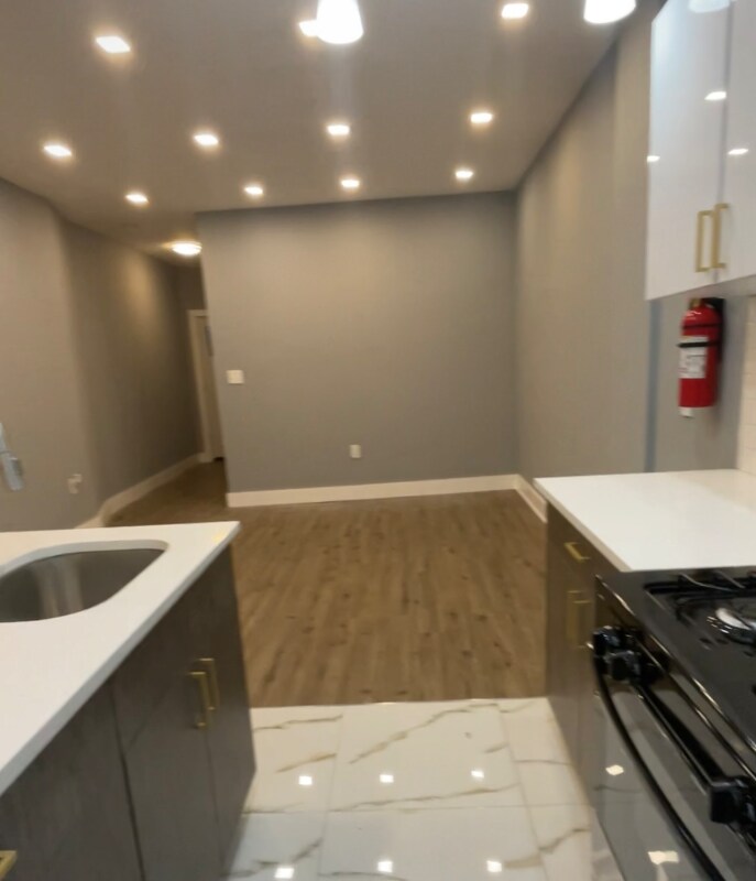 Foto del edificio - 812 Clinton Ave