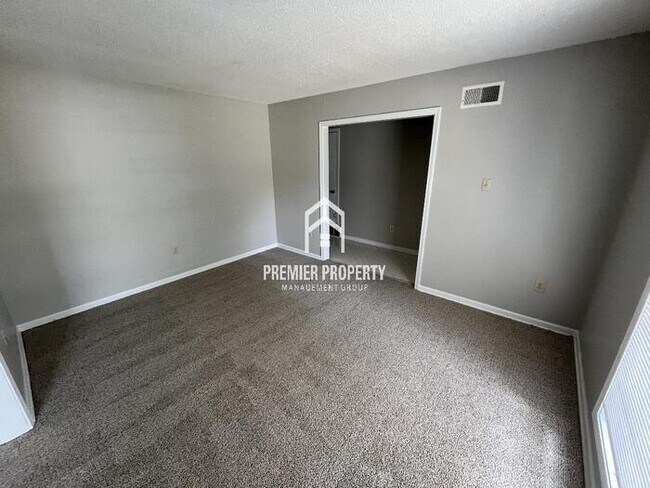 Foto del edificio - 3236 Maple Hill Dr