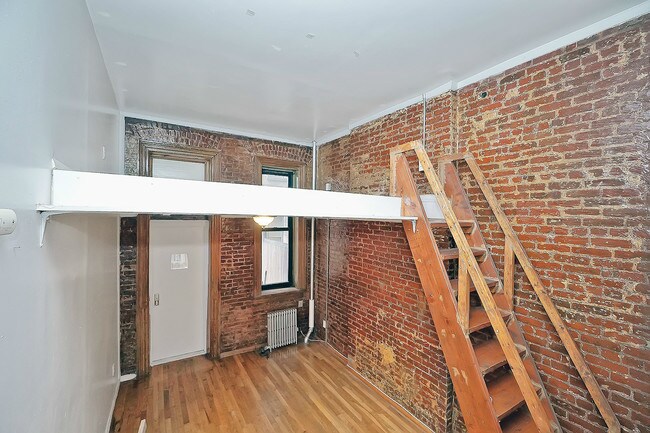 Building Photo - 691 10th Ave