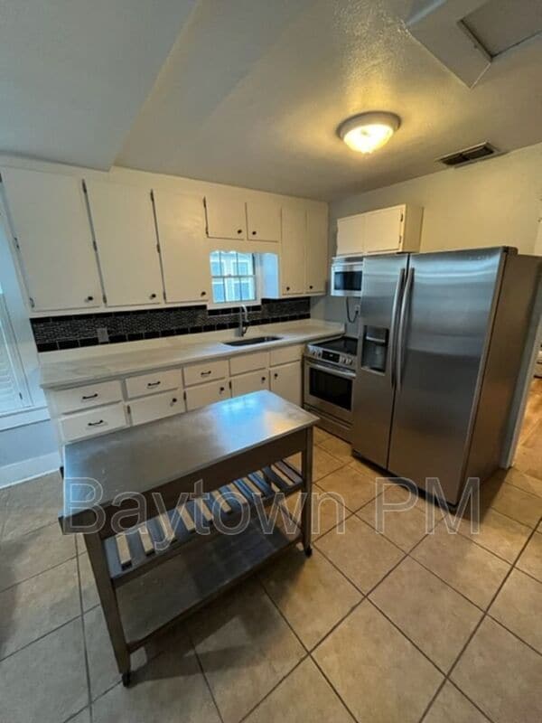 Foto del edificio - 203 W Haya St