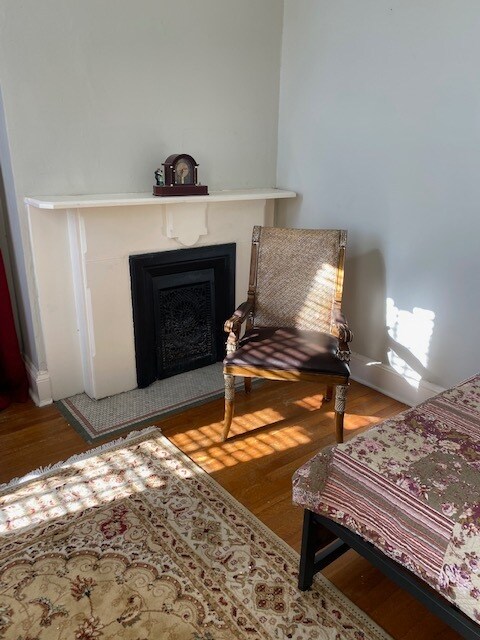 dormitorio - 213 E Hall St