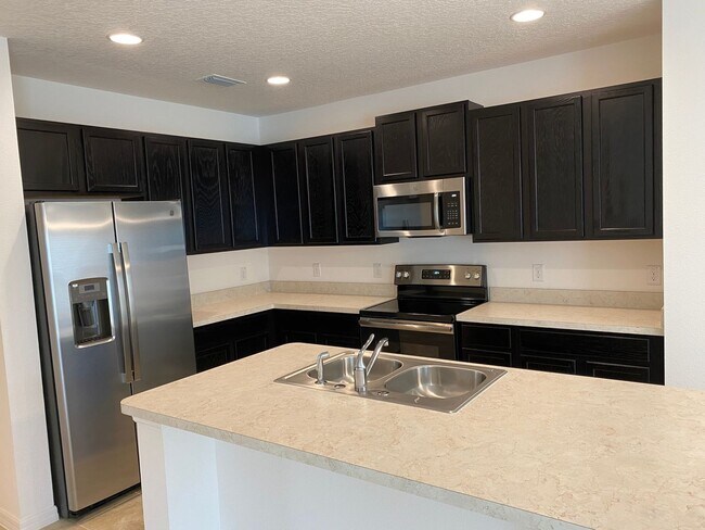 Foto del edificio - Newer Home, 3 Bedroom 2 Bath,  2 Car Garage with Electric Opener, for Rent at 9168 Early Loop, Gr...