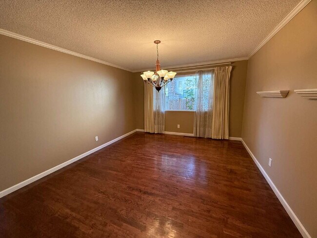 Foto del edificio - Spacious 4-Bedroom Retreat in Renton Available!