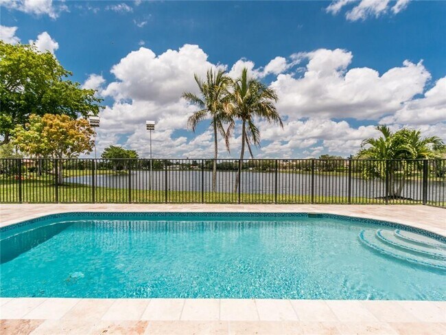 Foto del edificio - 16615 Waters Edge Dr