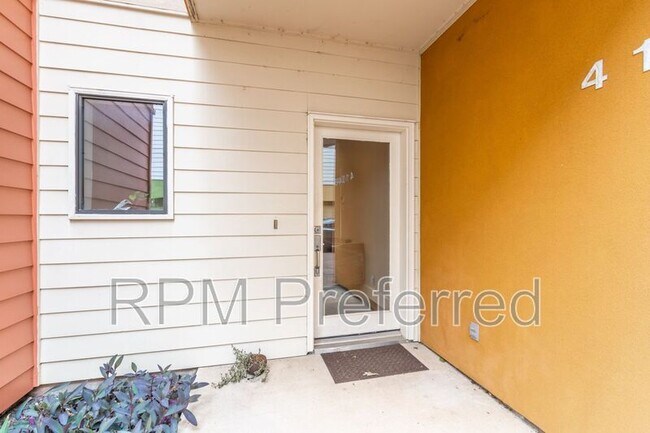 Foto del edificio - 4104 Spencer St