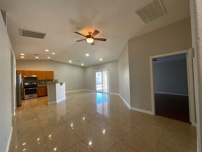 Building Photo - 5219 Willowdale Ct