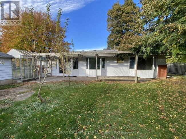 Building Photo - 5220 Greenlane