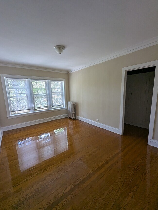 Foto del edificio - 6705 N Greenview Ave