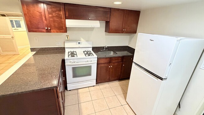 Foto del edificio - 5706 N Maplewood Ave