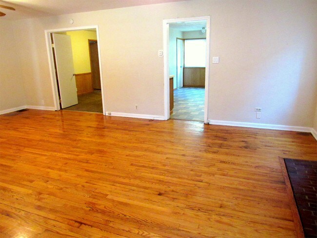 Building Photo - 835 W Colfax Ave