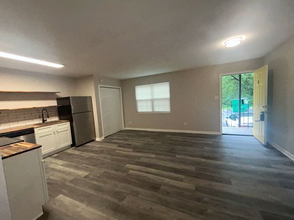 Foto del edificio - S. Knox 1bd/1ba- 1st floor Unit Available Now