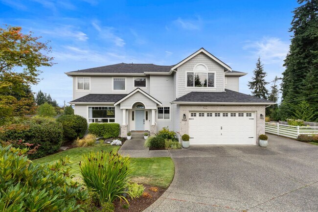 Building Photo - UPDATED CHAFFEY 5 BEDROOOM KINGSTON HOME FOR RENT WITH GREAT VIEWS!
