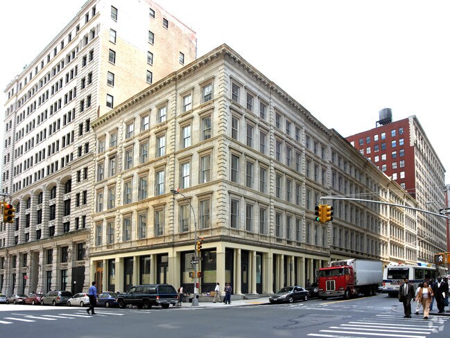Building Photo - Worth Building Condominium