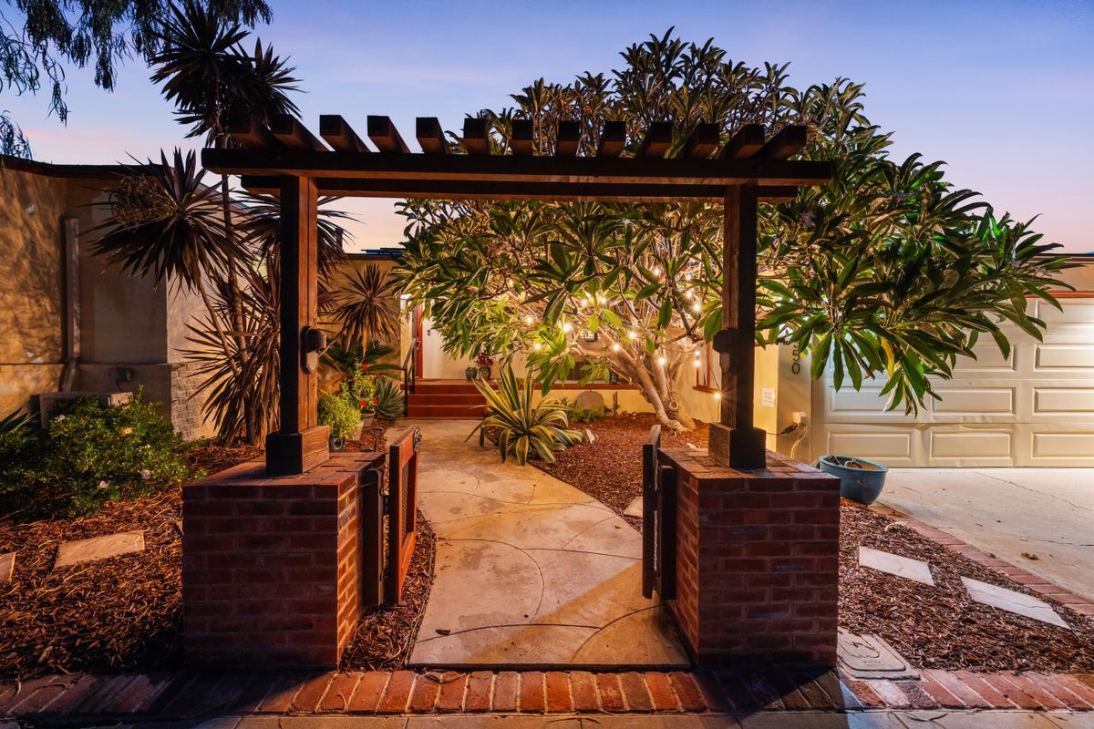 Foto principal - 4350 Summit Dr