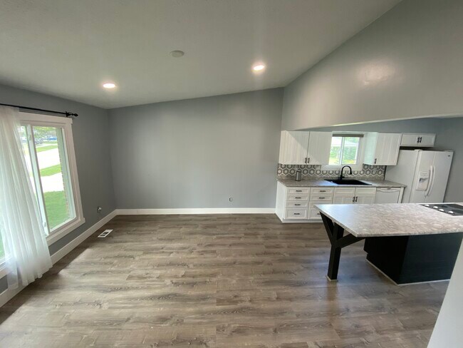 Building Photo - 14710 Eastbourne Cir