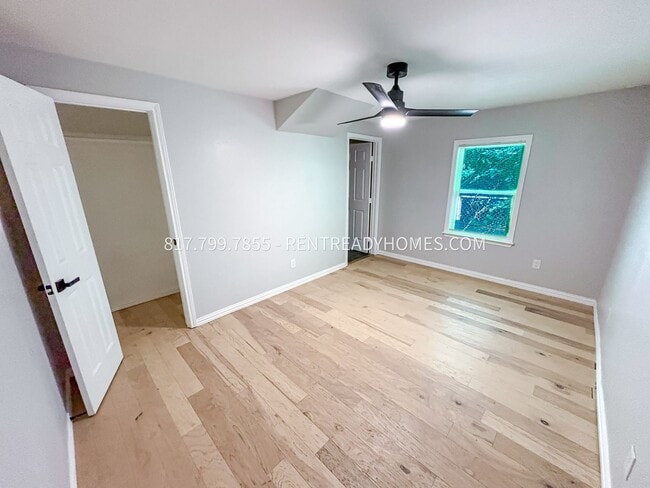 Building Photo - 331 Red Wing Dr