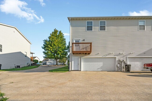 Foto del edificio - 2409-2411 Northampton Dr.