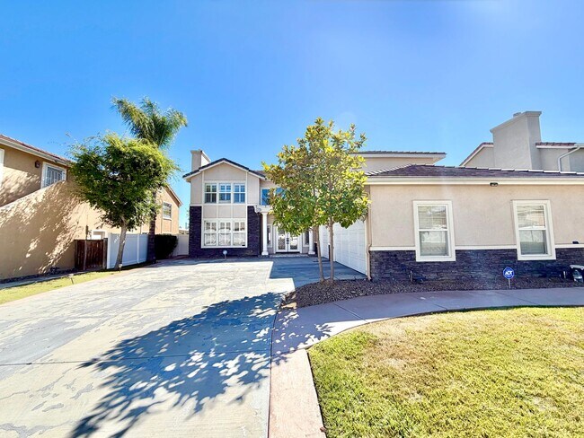 Building Photo - Spacious Custom Home with 5 Bedrooms, Loft Balcony & 3-Car Garage