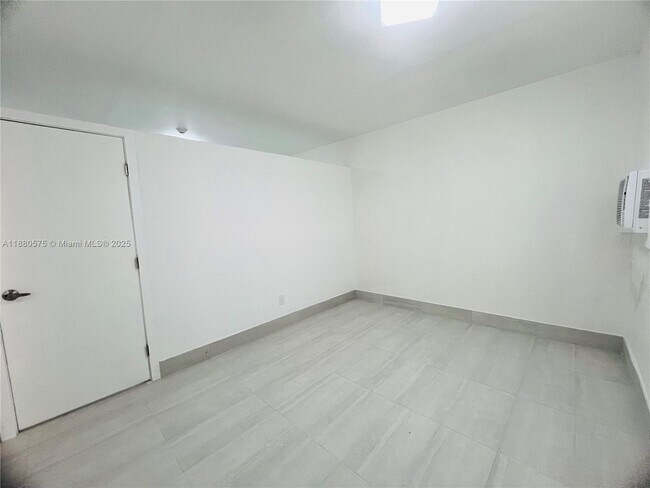Foto del edificio - 13390 NE 6th Ave