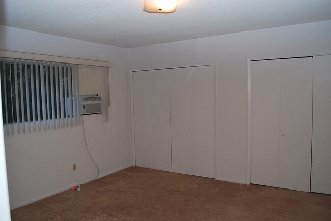 Bedroom - 236 S Mentor Ave