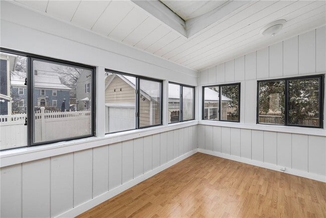 Building Photo - 10 Broad St