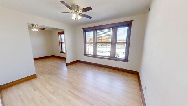 Foto del edificio - 3124 N California Ave