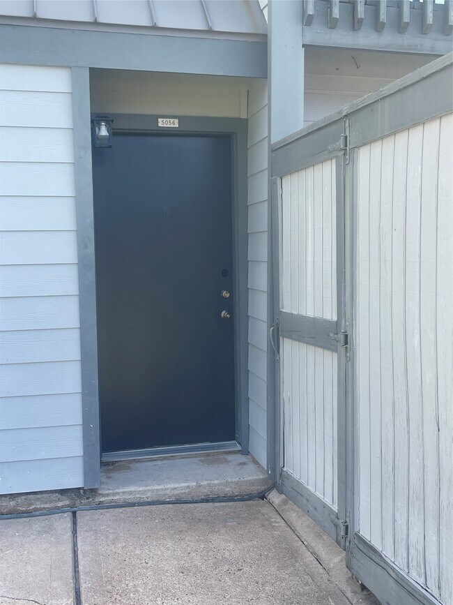 Foto del edificio - 5056 Glenmont Dr