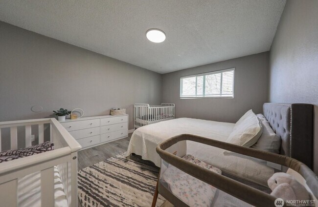 Foto del edificio - 10617-10617 10th Ave Ct S