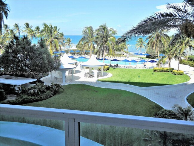 Foto del edificio - 5151 Collins Ave