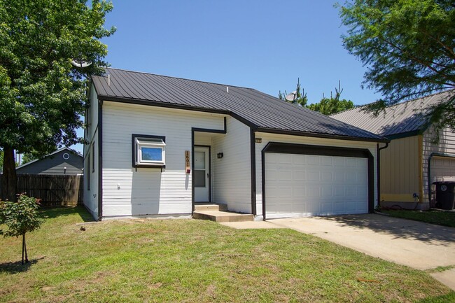 Building Photo - For Lease | Tulsa | 3 Bed + 2 Bath | $1100...