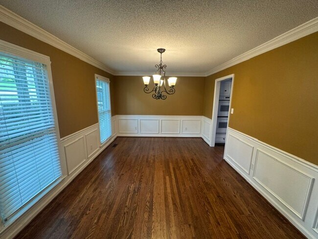 Building Photo - 483 Cambridge Way