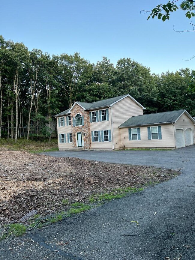 Building Photo - 414 Laramie Rd