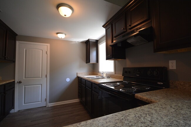 Building Photo - Completely Renovated 3 Bedroom Home with F...