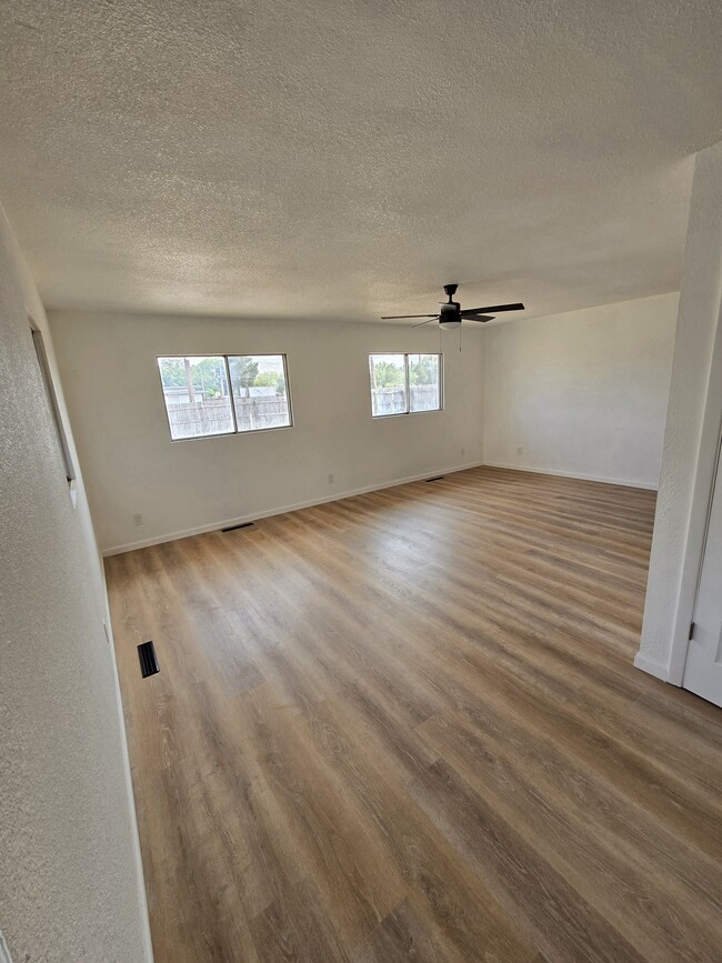 Building Photo - 1618 W Tilden St