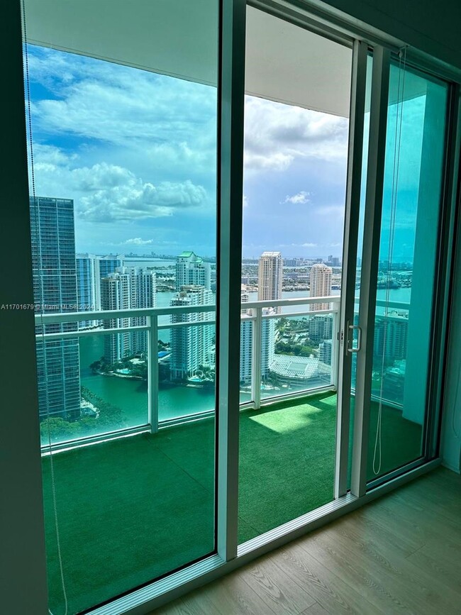 Foto del edificio - 950 Brickell Bay Dr