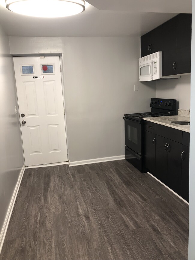Foto del edificio - 2504 Heatherwood Ct