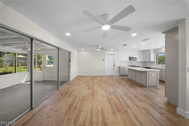 Building Photo - 1039 El Mar Ave
