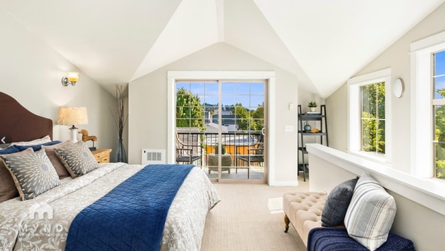 Building Photo - 5942 California Ave SW